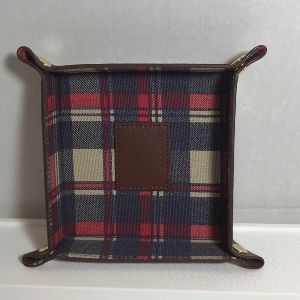🍁 10 for $20 🍁 Leather accessory tray